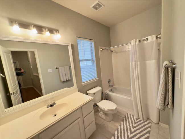Building Photo - 2 Bedroom Townhome in Westcreek Ranch