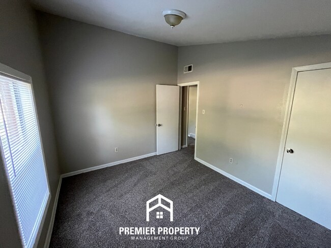 Building Photo - Charming 3BR/1.5BA in 38118 | Vaulted Ceilings, Fireplace & Formal Dining