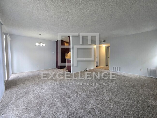 Building Photo - Upper 2/1 With New Carpets, Updated Kitchen and Many Many Many Community Features!