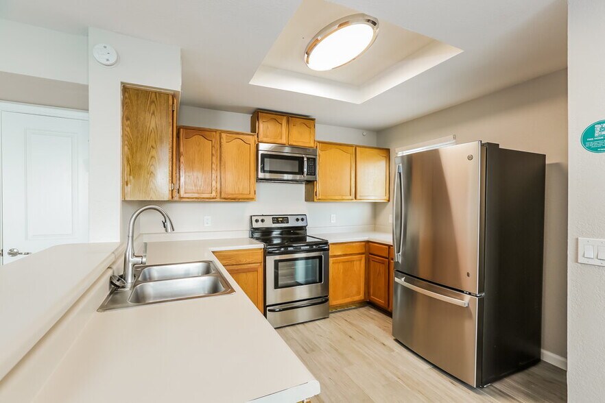 Building Photo - 441 S Maple