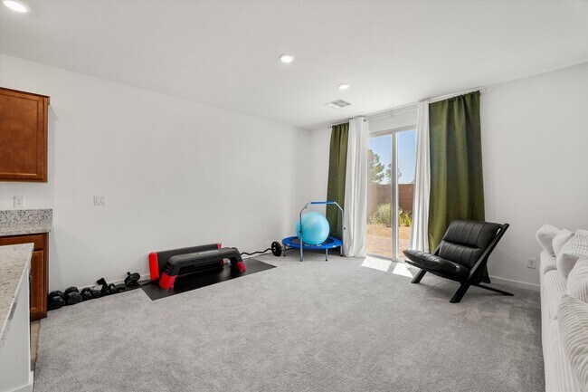 Building Photo - Spacious 3-Bed, 2-Bath Home with 2-Car Garage & Open Floor Plan