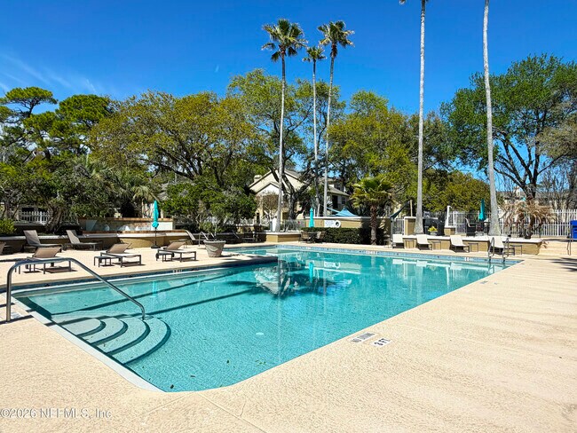 Building Photo - 11 Arbor Club Dr