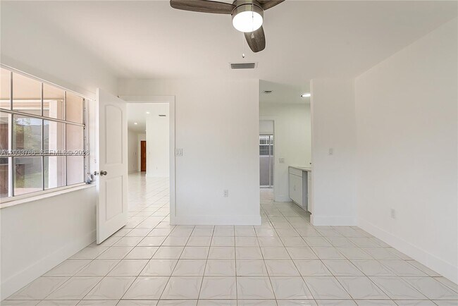Building Photo - 15881 SW 139th Ave
