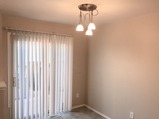 Building Photo - 8084 Lexington Park Dr