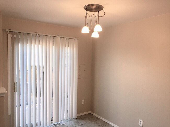 Building Photo - Charming 2 Bedroom Townhome in Briargate with so much new!