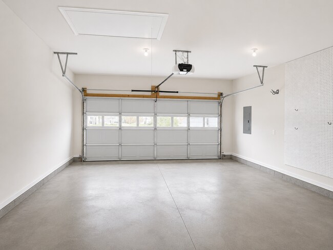 Building Photo - 635 Ashley Oaks Dr