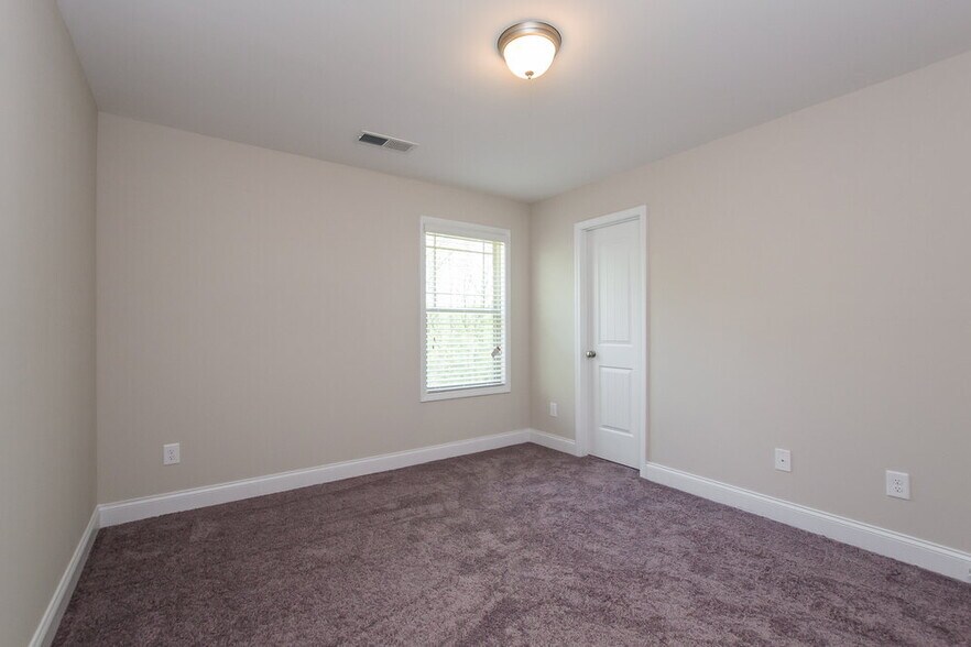 Building Photo - 593 Joneus Dr