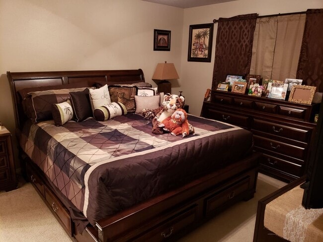 Building Photo - 3 Bedroom - 2.5 Bath Home in the HEART of ...