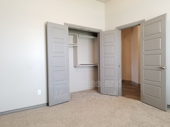 Building Photo - 1433 Kelley Pointe Pkwy