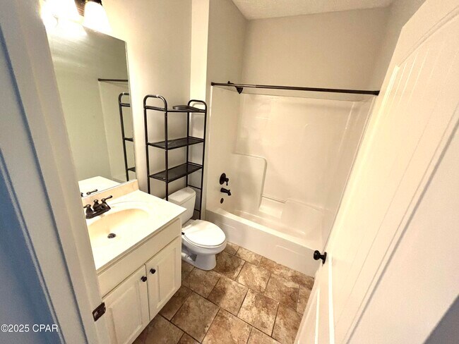 Building Photo - 116 Gardenia St