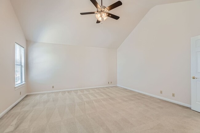 Building Photo - Beautiful 4-bedroom, 3-bath home in the de...
