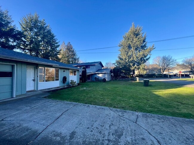 Building Photo - Fully Remodeled 2 BD - Water Included