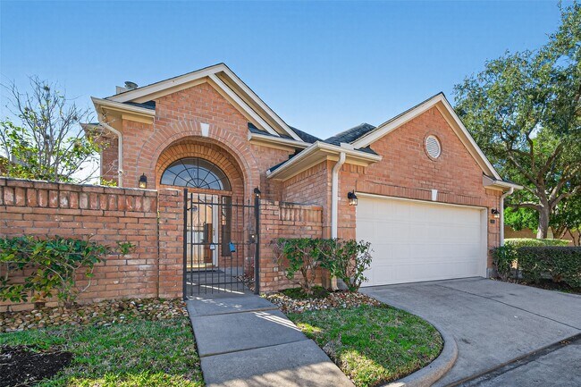 Building Photo - 8023 Oakwood Hollow St