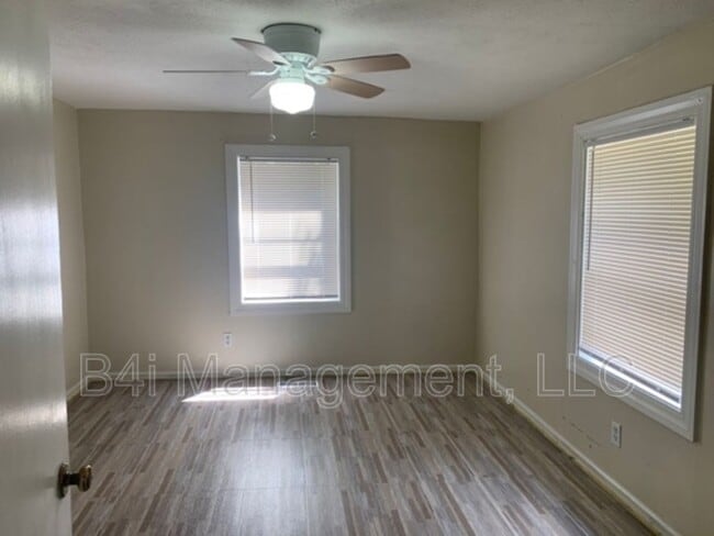 Building Photo - 512 Burr St
