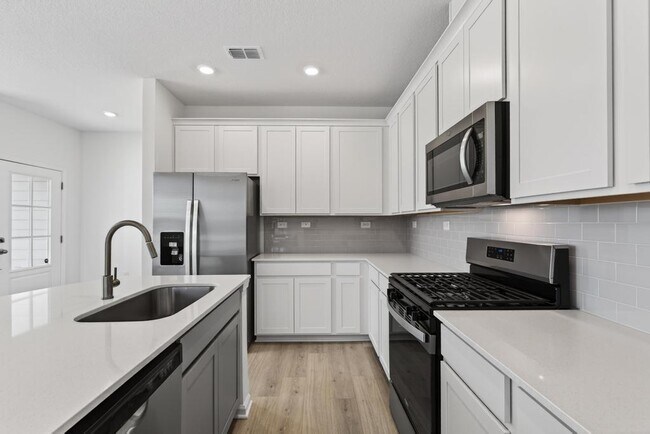 Building Photo - 368 Woods Ln