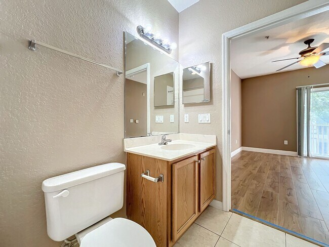 Building Photo - LUXURY 3 Bedroom / 2 Bath Townhome in a ga...