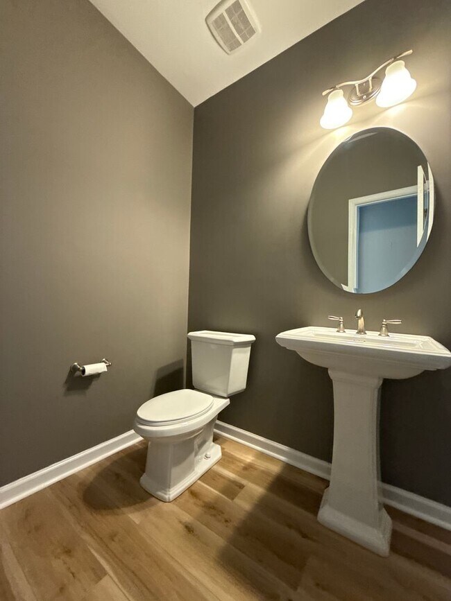 Building Photo - 5818 Glenmore Garden Dr