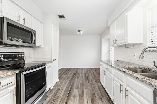 Building Photo - 1016 Willowbrook Trail