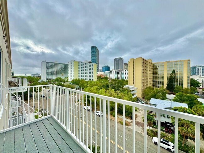 Building Photo - 600 3rd Ave S