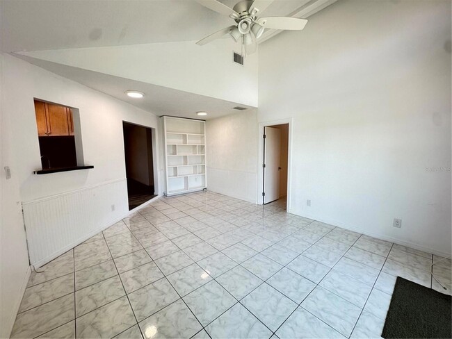 Building Photo - 215 Fernwood St