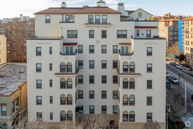 Building Photo - Larchmont Hills
