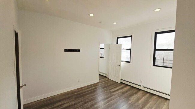 Building Photo - 1210 12th St