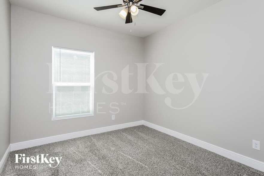 Building Photo - 689 Blackstone St