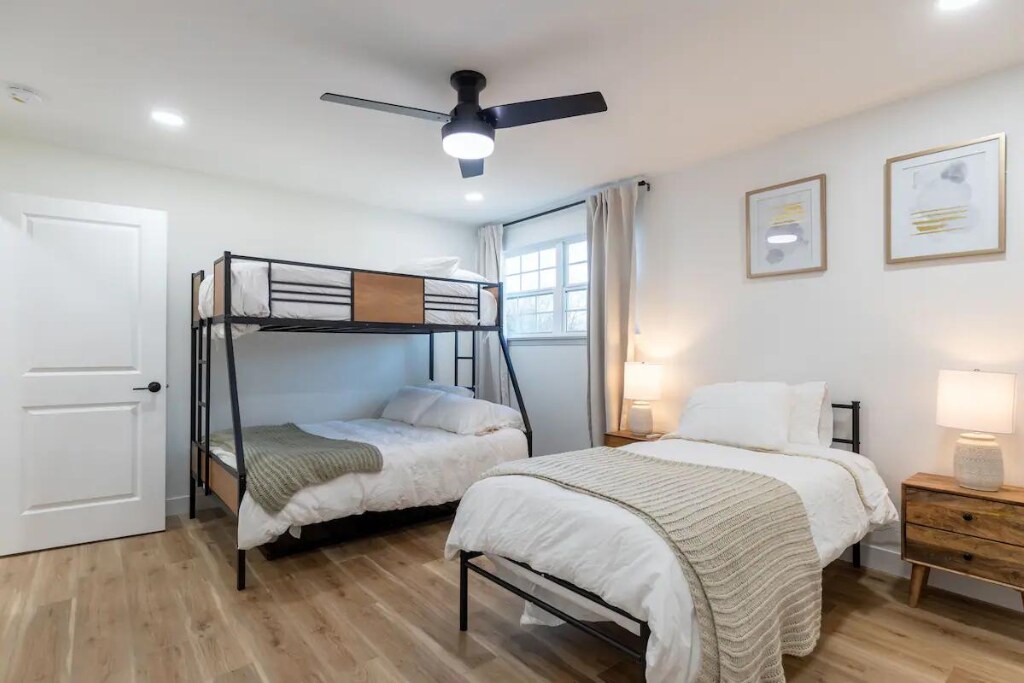 Building Photo - 306 W Lookout Dr