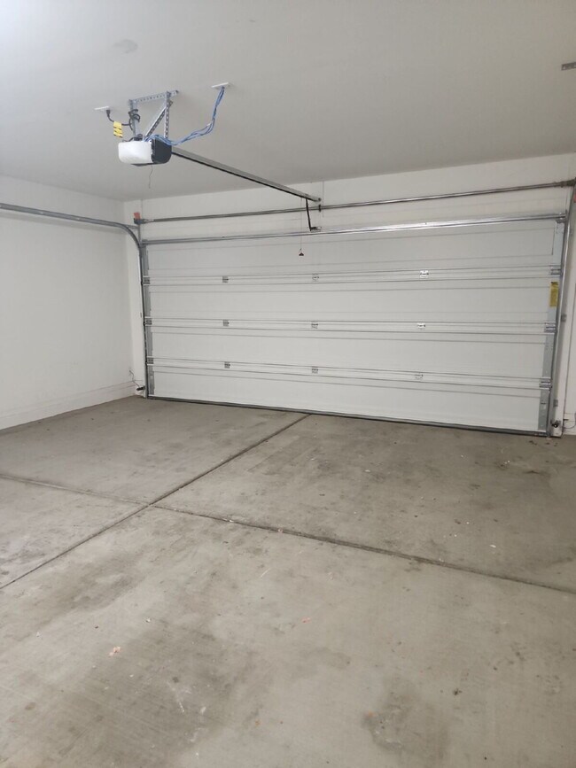 Building Photo - "Spacious 4-Bedroom Oasis in Casa Grande with 2 Full Baths – Your Perfect Home Awaits!"