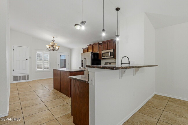 Building Photo - 14350 S Cave Ave