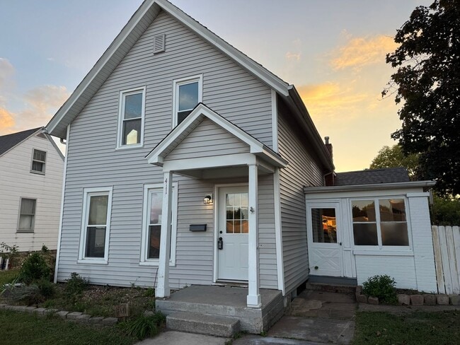 Primary Photo - Charming 2-Story Home with Eat-In Kitchen ...
