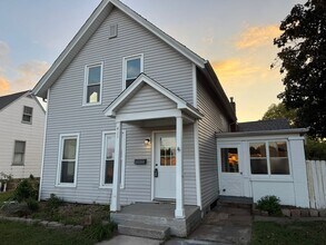 Building Photo - Charming 2-Story Home with Eat-In Kitchen ...