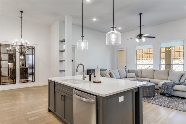 Building Photo - 8221 Legacy Oak Dr