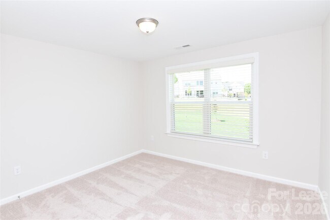 Building Photo - 1133 Overlake Dr