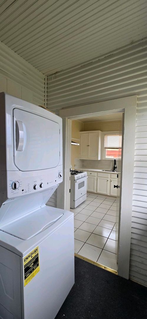 Building Photo - Available Now! 1 Bedroom 1 Bath Within Walking Distance of Downtown Tyler!
