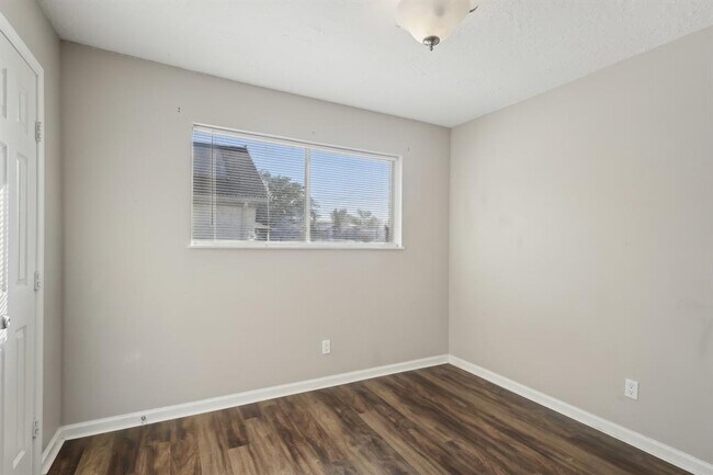 Building Photo - 3212 Wavecrest St