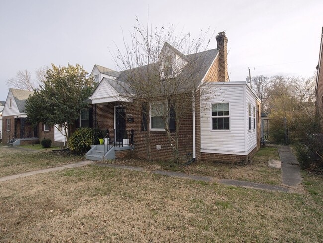 Building Photo - Prime Location 3 Bed 2 Bath Home *Available after April 10 2026*