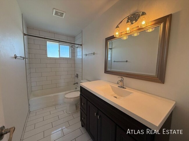 Building Photo - 6820 E Pinchot Ave