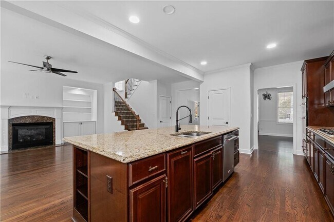 Building Photo - 6440 Century Park Pl SE