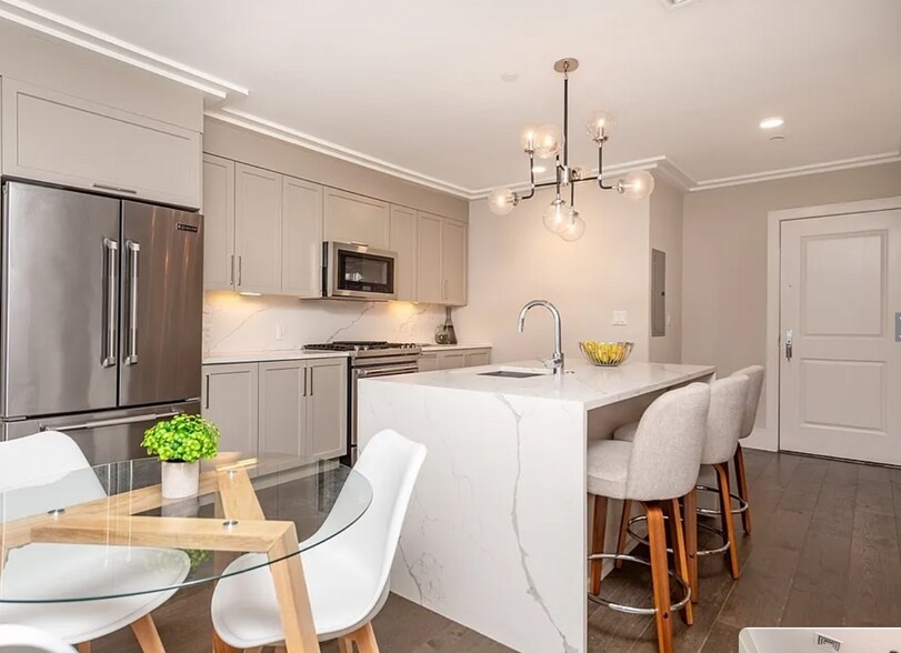 Building Photo - 214 Market St