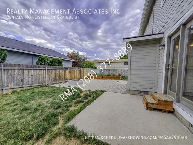 Building Photo - 1339 W Sandalwood Dr