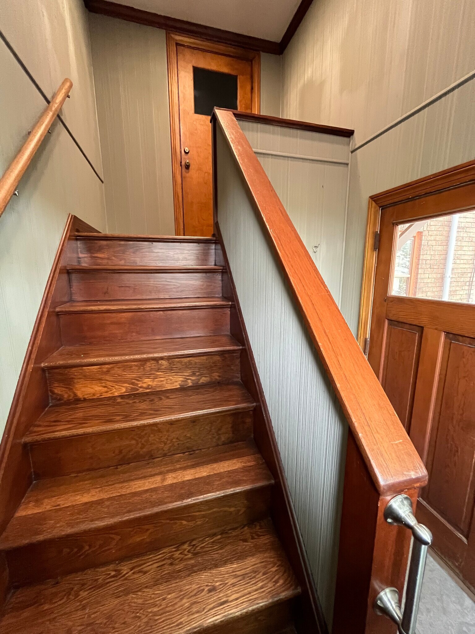 Interior staircase - 747 Thieme Dr