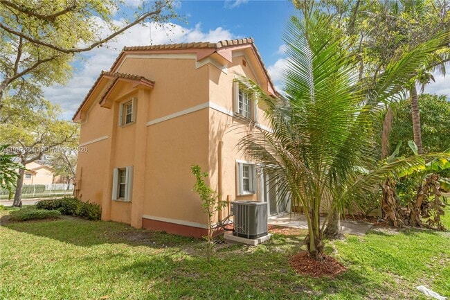 Building Photo - 2400 SW 87th Way