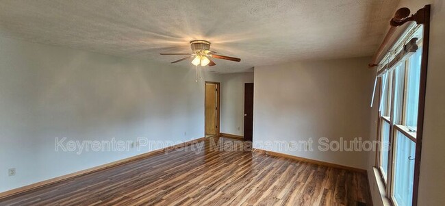 Building Photo - 2 Singing Pines Ln