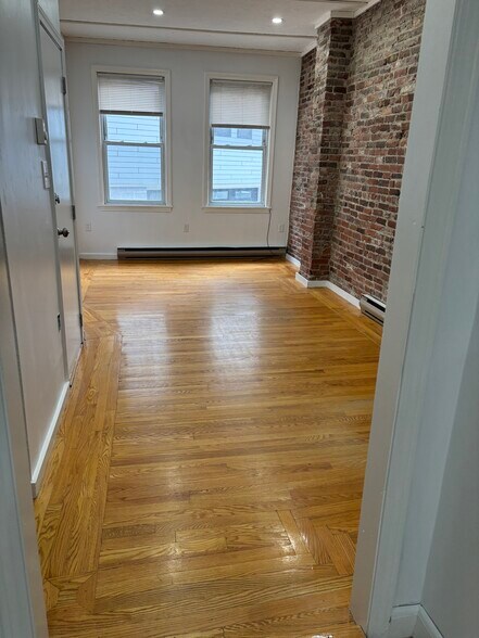 Building Photo - 85 N Margin St