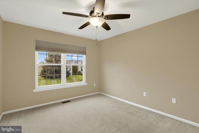 Building Photo - 102 Julian Dr E