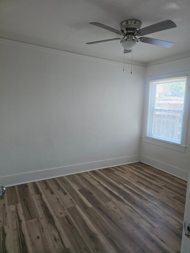 Building Photo - 2516 E Clay Ave