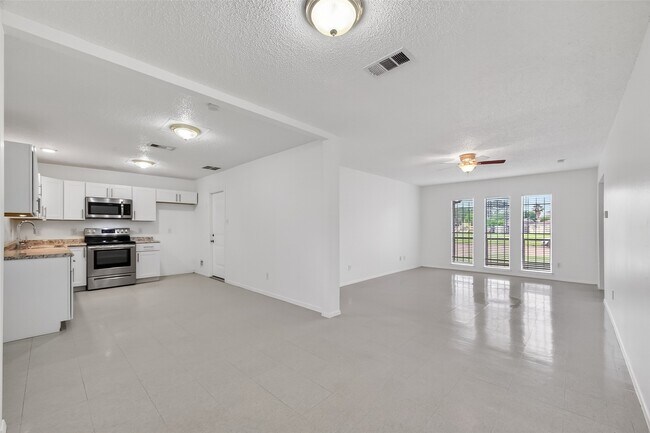 Building Photo - 15022 Chipman Ln.