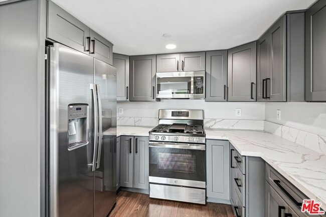 Building Photo - 819 E La Palma Dr