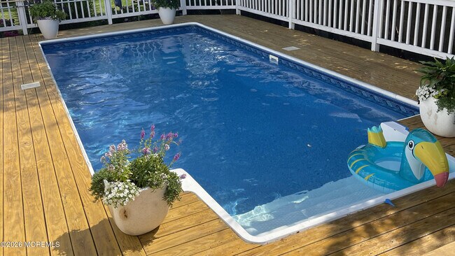 Building Photo - 8 Jackson Ct